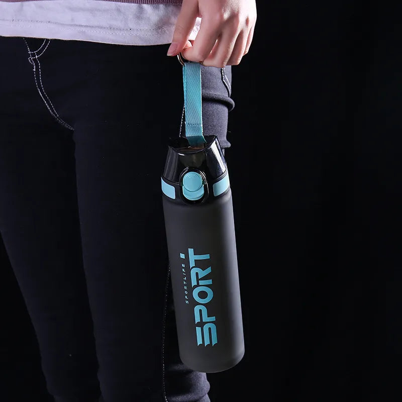 KHRONOX® Drinkfles, Waterfles, Drinkflessen, Waterflessen, Lekvrij, BPA Vrij, Drinkfles Volwassenen, Water Bottle, Drinkflessen Volwassenen, Drinkfles Met Rietje Volwassenen, UNIEK RIETJE, 750 ML